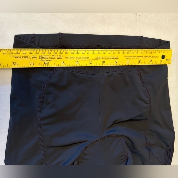 Beroy Cycling padded black shorts w/small pocket on back side. Sz L.   Q12 - Picture 10 of 13